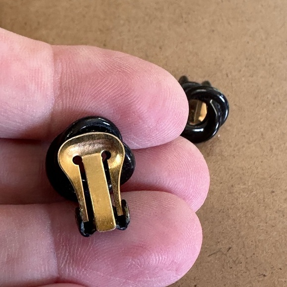 Vintage Round Black Twisted Circle Clip On Earrings. - Picture 3 of 5